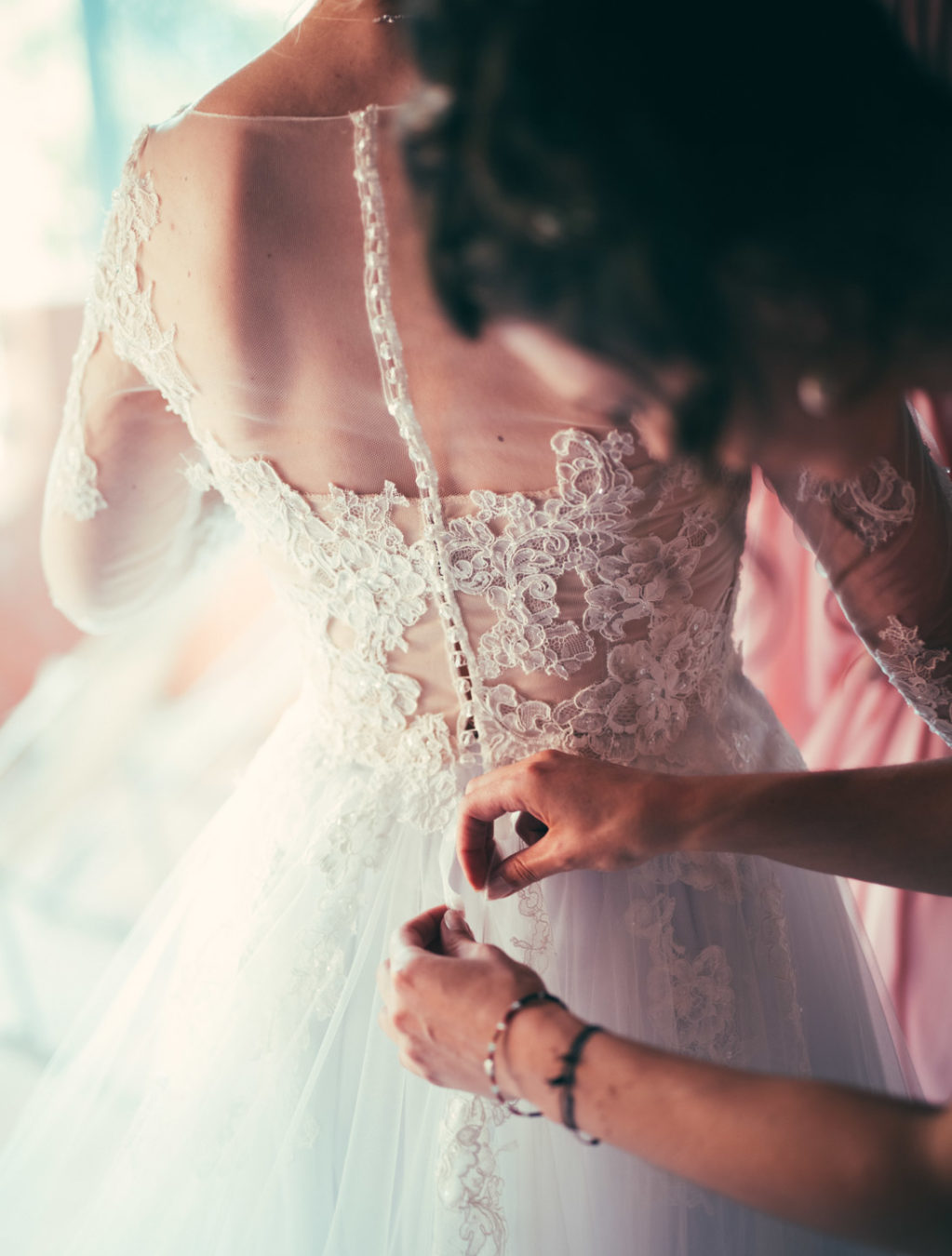 mariage-cuers-7 la robe de la mariée est pratiquement mise
