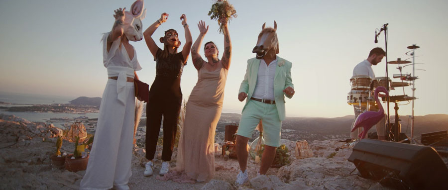 Vidéaste Mariage Toulon Var Provence fête atypique avec masque de cheval