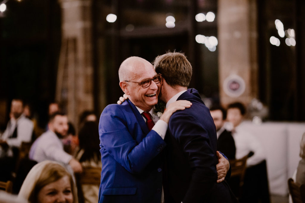 portrait du père du marié pendant son mariage au moulin des gaffins en provence