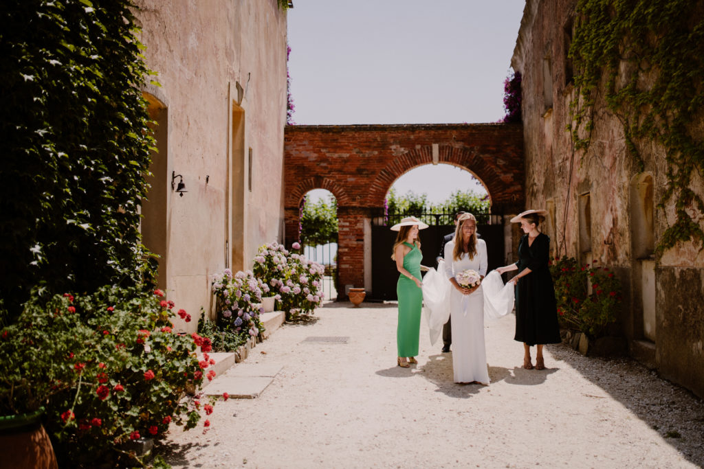 Mariée qui se prépare au château de Brégançon pour son mariage