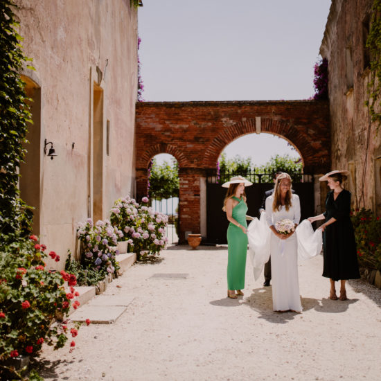 Mariée qui se prépare au château de Brégançon pour son mariage