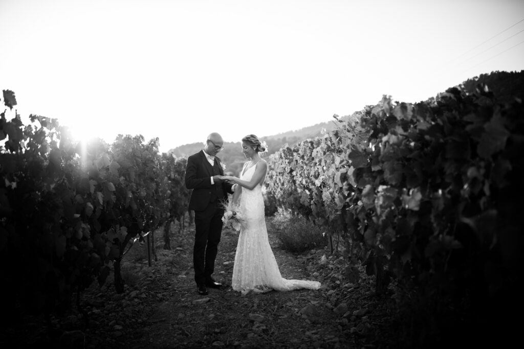 Séance photo lors d'un mariage en Provence au Domaine de la Bouverie