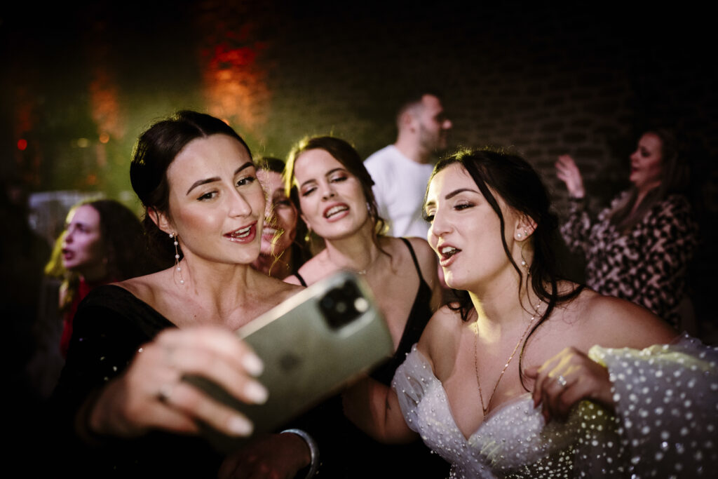 selfie lors d'un mariage